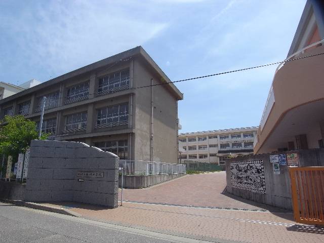 中学校　明石市立衣川中学校（中学校）まで462m