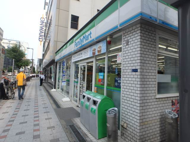 コンビニ　ファミリーマート本町四丁目店（コンビニ）まで220m