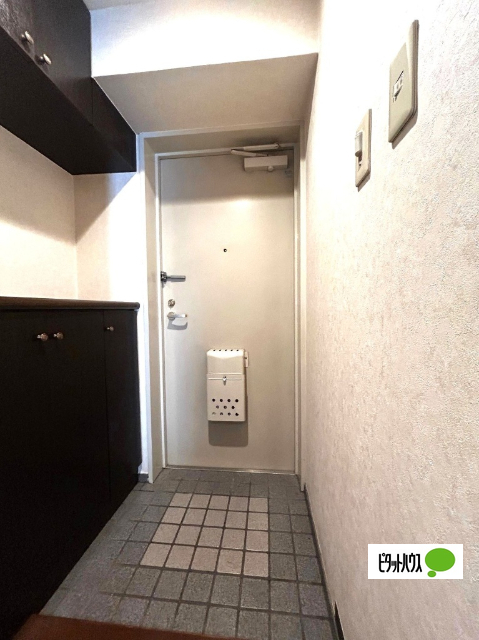 玄関　人感センサーライトあり