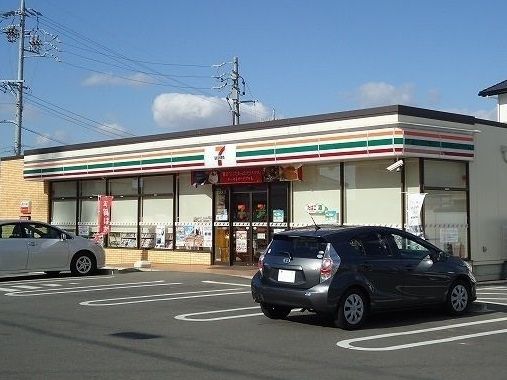 コンビニ　セブン-イレブン 西尾桜町店（コンビニ）まで700m