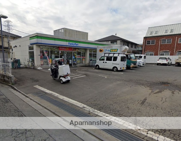 コンビニ　ファミリーマート（コンビニ）まで561m