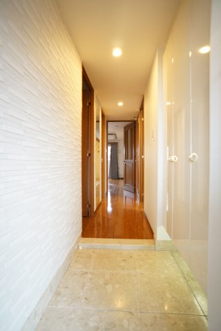 玄関　玄関には大型シューズBOX♪