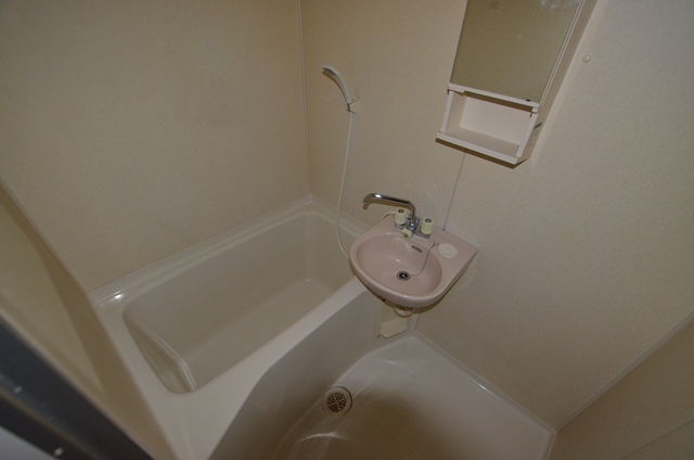 バス・シャワールーム　清潔感のある浴室です！