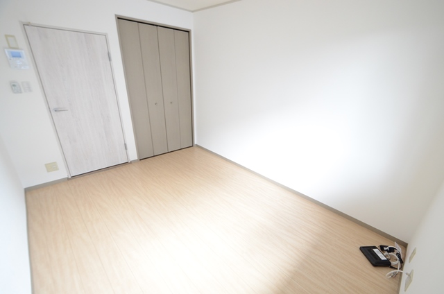 居室・リビング　エアコン付きで快適に過ごせます♪