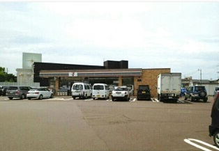 コンビニ　セブンイレブン長岡石動町店（コンビニ）まで331m