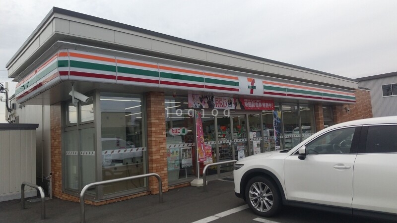 コンビニ　セブンイレブン滝川東町店（コンビニ）まで487m