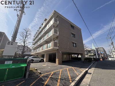 建物外観　オートロック、防犯カメラ付きで安心♪