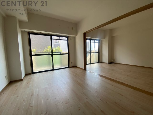 居室・リビング　南向き、陽当たり良好♪