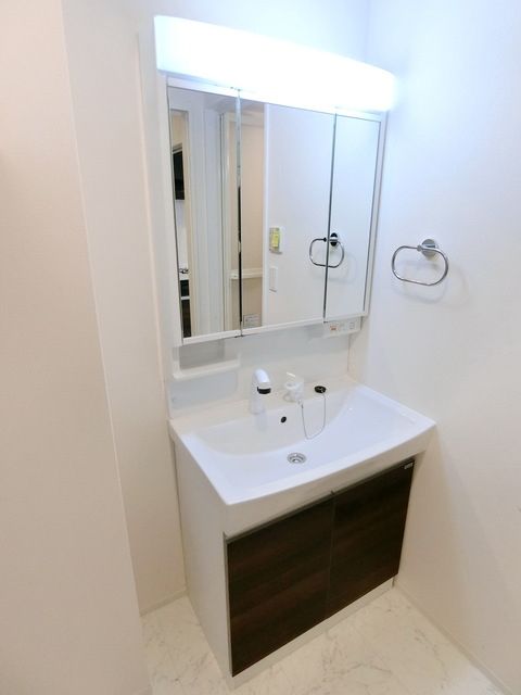 洗面設備　☆大きい鏡の独立洗面台☆