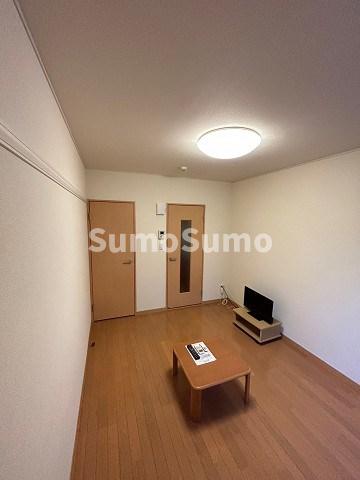 その他部屋・スペース　落ち着いた色調の寝室です きれいな外観です