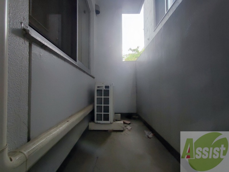 バルコニー　バルコニーです。洗濯物を干すもよし、一息つくもよしですね。