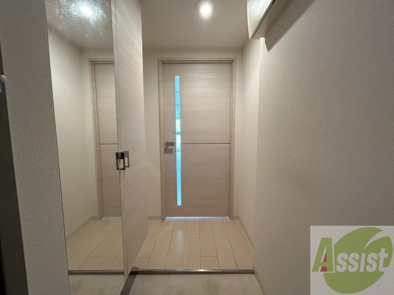 玄関　玄関の様子です。明るい印象ですね。気分もあがりそう。