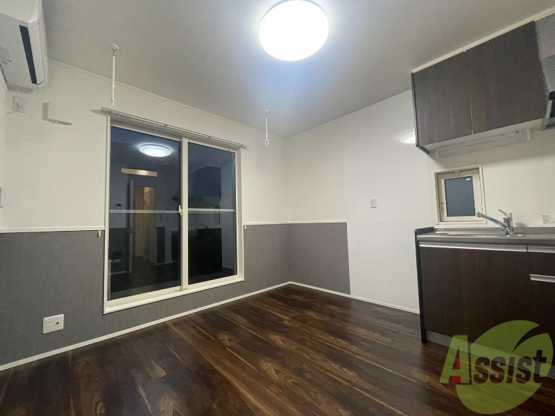 居室・リビング　リビングは日当たりが良さそうで、清潔感があります。