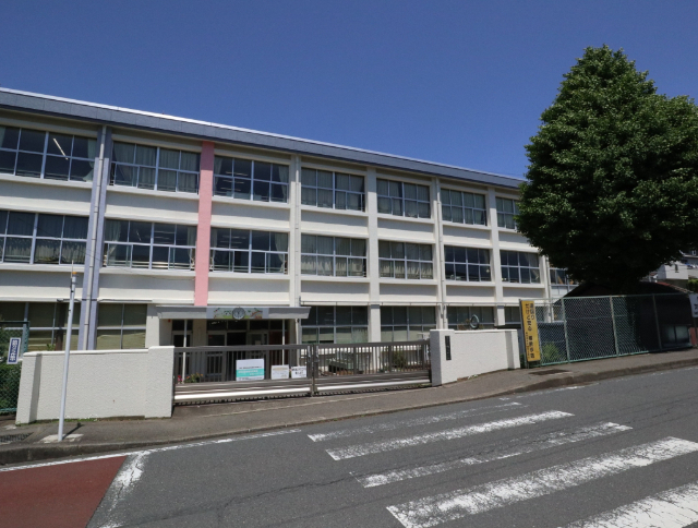 小学校　海老名市立柏ケ谷小学校（小学校）まで1377m