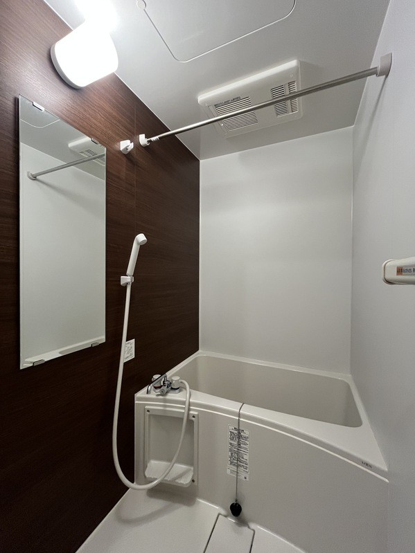 バス・シャワールーム　雨の日でも安心の浴室乾燥機付きです♪