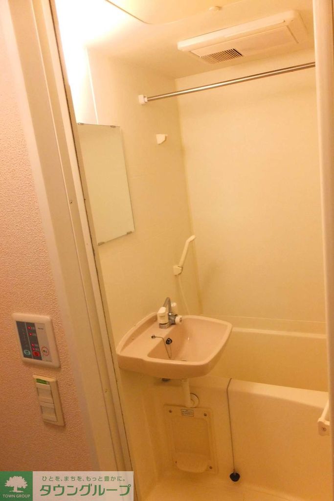 バス・シャワールーム　仕様・設備は現況と異なる場合があります。現況優先。