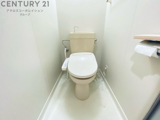 トイレ　温水洗浄便座付きのトイレです♪