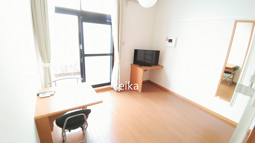 居室・リビング　家具家電があるお部屋とないお部屋があります。