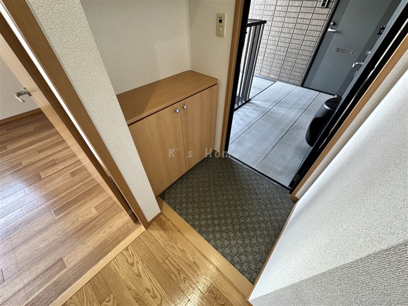 玄関　【幼稚園】つぼみ幼稚園まで136ｍ