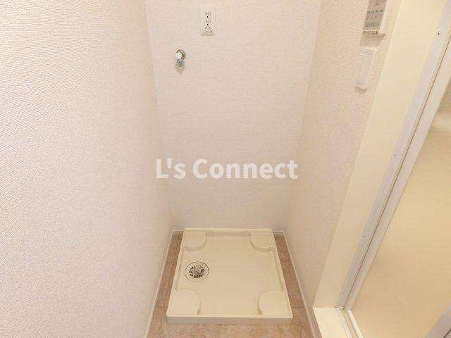 その他設備　室内洗濯機置き場には排水パン付き。