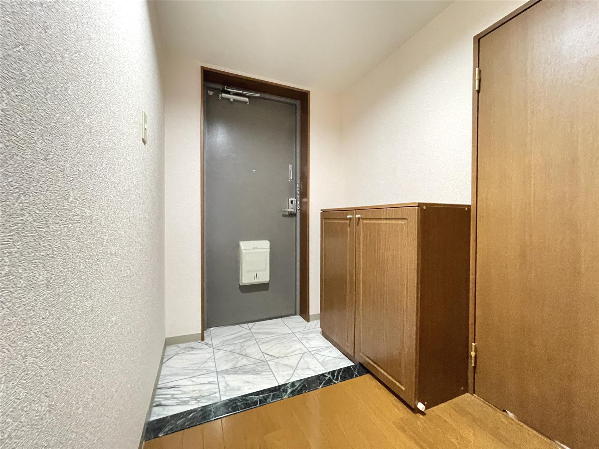 玄関　（別部屋参考イメージ）シューズBOX付きです！