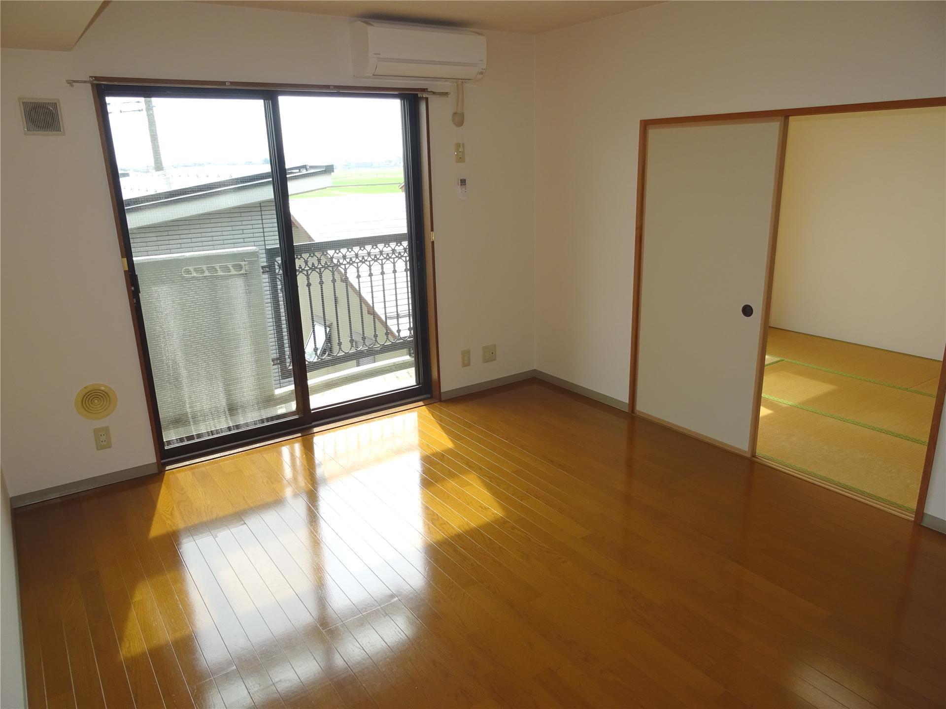 居室・リビング　（別部屋参考イメージ）広々10帖のリビングです♪