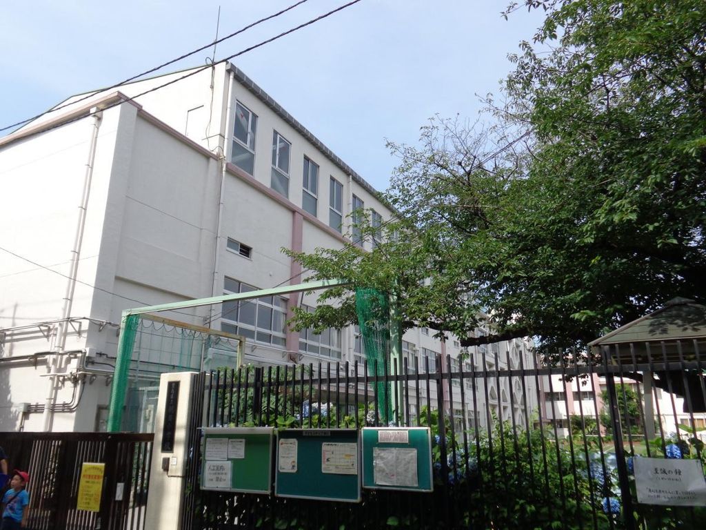 小学校　豊島区立朝日小学校（小学校）まで320m