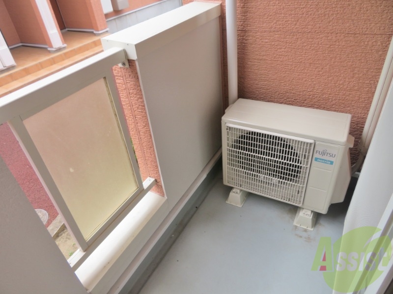 バルコニー　ベランダはお洗濯がはかどりそうな広さです。