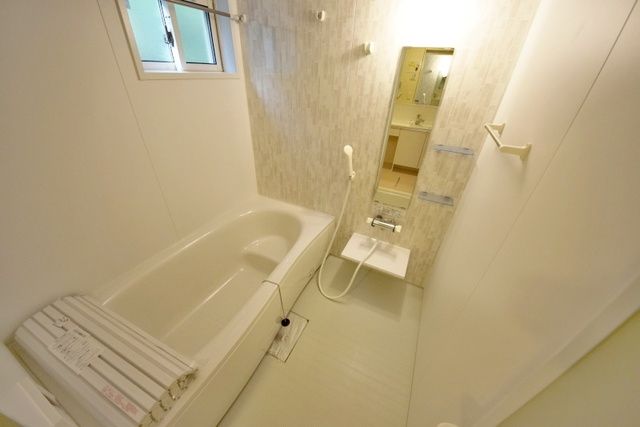 バス・シャワールーム　★足を延ばせる魅力的なお風呂です★