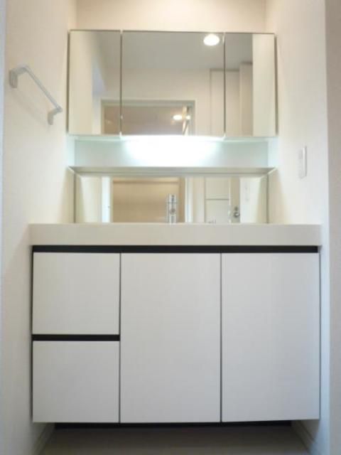 洗面設備　※別部屋の参考写真です。