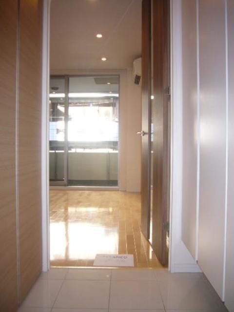 玄関　※別部屋の参考写真です。