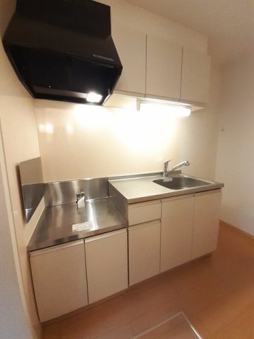 キッチン　コンパクトなキッチンで掃除もラクラク