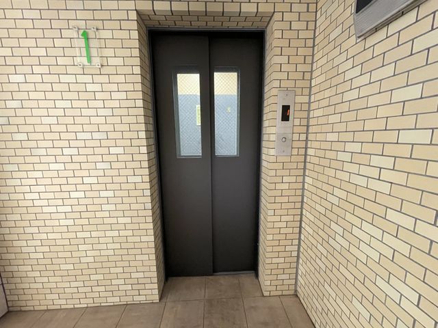 エントランス　※写真は同物件別号室