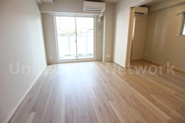 居室・リビング　ゆったりとくつろげる、落ち着きのある居室空間です