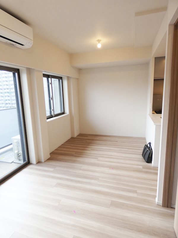 居室・リビング　室内写真は同タイプ別号室です