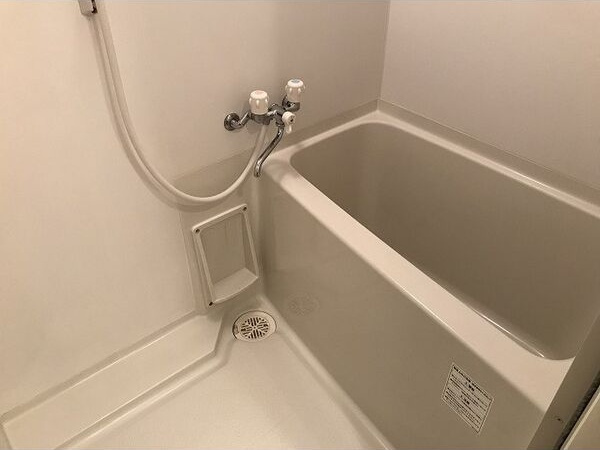 バス・シャワールーム　※写真は同じマンションの違う部屋のものになります。