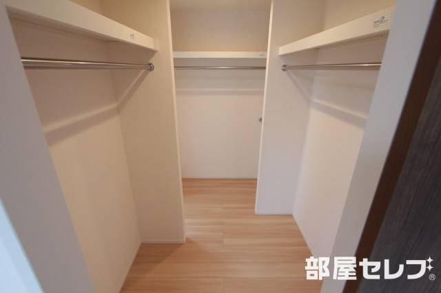 収納　隣のお部屋とつながっています