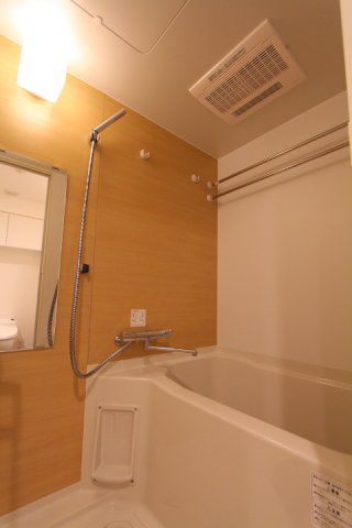 バス・シャワールーム　コンパクトで使いやすいお風呂です