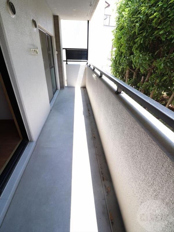 バルコニー　広々としたバルコニー