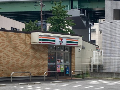 コンビニ　セブン－イレブン名古屋東別院駅北店（コンビニ）まで296m