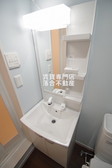 洗面設備　独立洗面化粧台付き