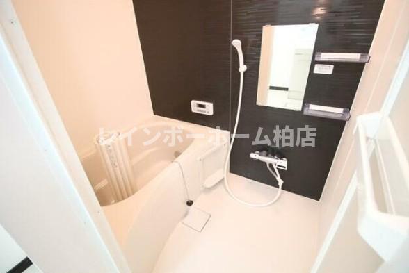 バス・シャワールーム　ゆったり過ごせるお風呂です