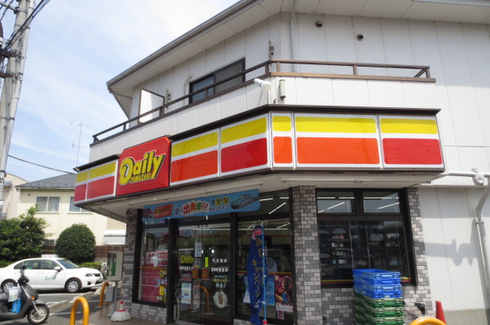 コンビニ　デイリーヤマザキ多摩堤み通り店（コンビニ）まで175m
