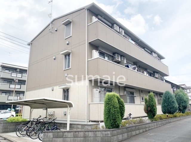 建物外観　３階建てのアパートです☆
