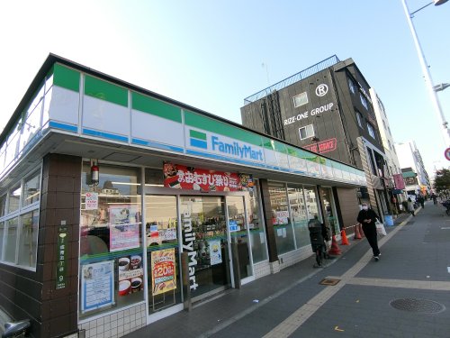 コンビニ　ファミリーマート 成育五丁目店（コンビニ）まで268m