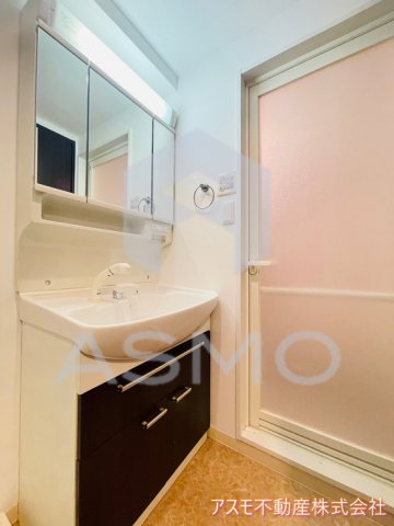 洗面設備　同マンション別部屋　参考写真