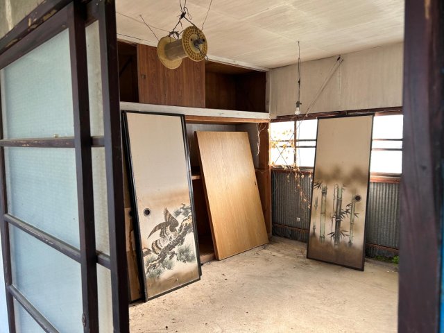 収納　離れにある倉庫内