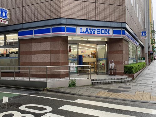 コンビニ　ローソン 新宿御苑中央店（コンビニ）まで127m