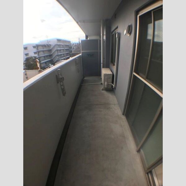 バルコニー　この写真は同マンションの別のお部屋のものです