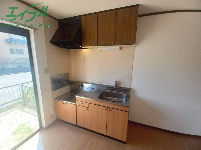 キッチン　別部屋参考写真です